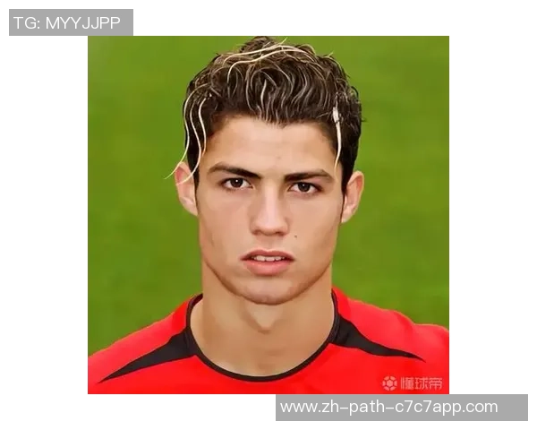 足球球员奥的传奇旅程与成就解析：从青涩少年到世界巨星的蜕变之路